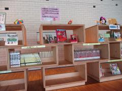 写真:図書コーナーの様子