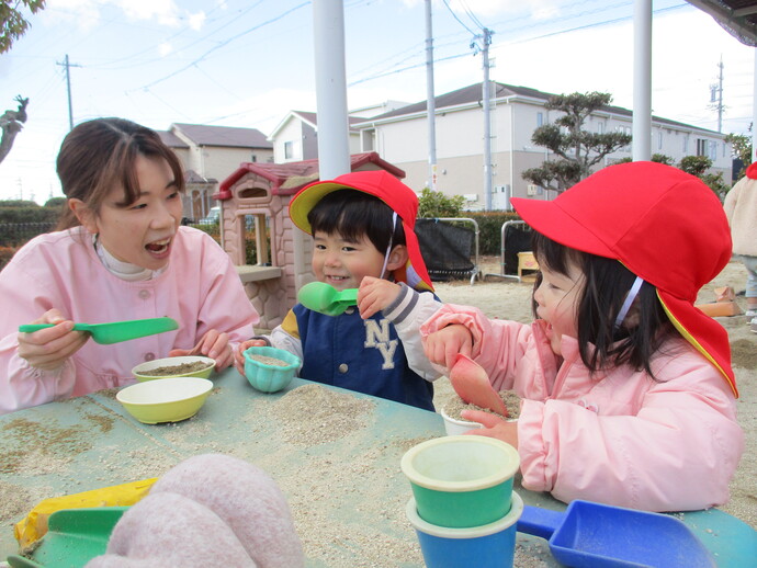 写真：ごはん　もぐもぐ
