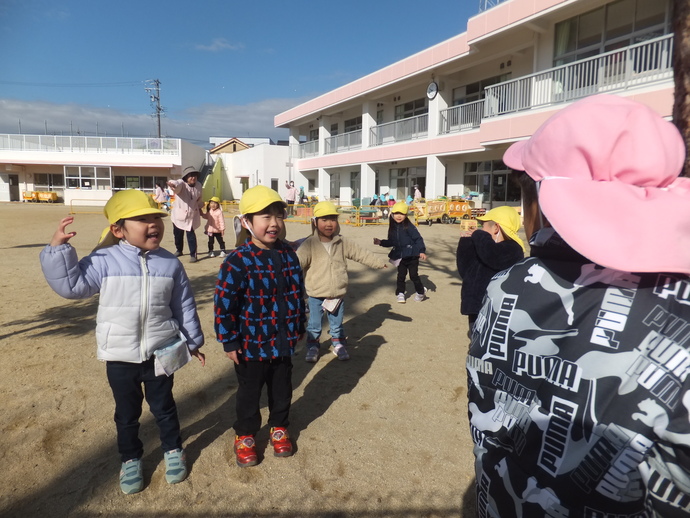 写真：だるまさんがころんだ