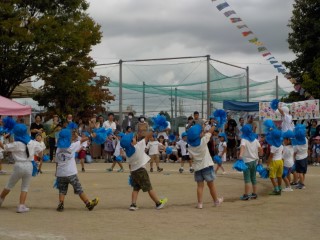 写真:年中:つみき遊びの様子