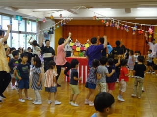 写真：盆踊りの様子