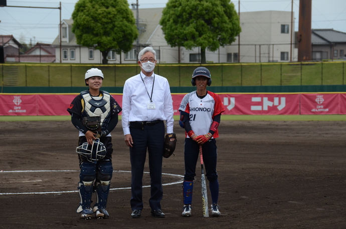 写真:始球式記念写真