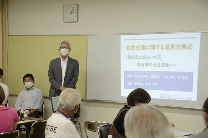 写真:冒頭に挨拶をする市長