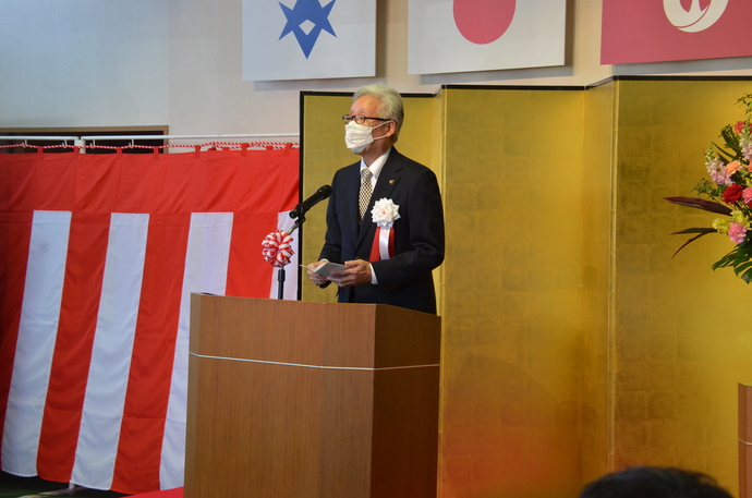 写真:挨拶する市長