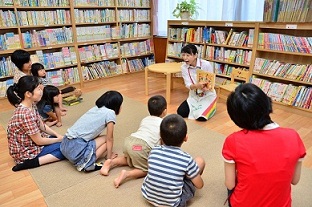 読み聞かせ風景