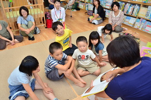 読み聞かせ風景