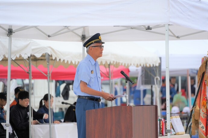 挨拶する市長